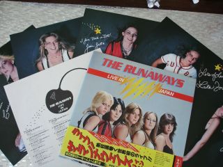The Runaways ‎– " Live In Japan " Lp Mercury ‎– Rj - 7249 W/ Poster Inserts