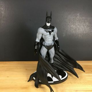 Dc Collectibles - Batman Black And White By Michael Turner Statue - 8 " Figure
