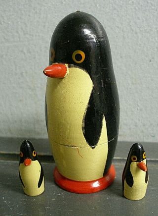 Vintage Wooden Nested Doll Figurines Of Penguin.  2 Baby Inside