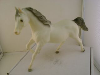 Vintage Breyer Horse Traditiona Running Mare Matte Light Gray Mane Tail & Hooves
