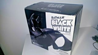 DC Direct Batman Black & White Statue GOTHAM KNIGHT 2 DEREK MILLER 5
