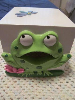 - Frogs Cube Tissue Cover.  Heavy White Green Durable Resin Plastc.