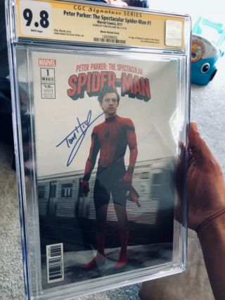 Peter Parker: Spectacular Spider - Man 1 Photo Cvr_cgc 9.  8 Ss_signed Tom Holland
