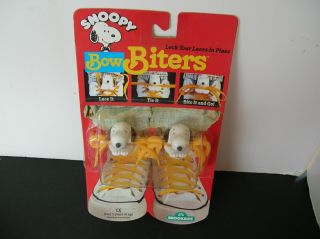 1989 Brookside Snoopy Bow Biters Shoelace Clips In Package