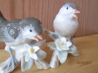 2 Vintage Otagiri Grey & White Porcelain Finch Birds With Flower Figures Japan