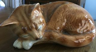 Goebel Sleeping Persian Cat Poreclain Figurine (d857)