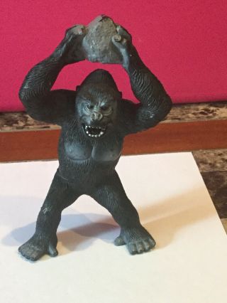 2004 Plastic Gorilla With Rock Bolder Over His Head Ape King Kong