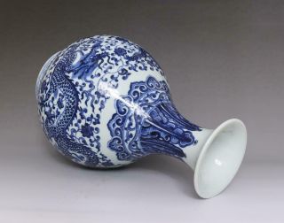 RARE OLD CHINESE BLUE&WHITE PORCELAIN PEAR - SHAPED VASE WITH QIANLONG MARK (E171) 3