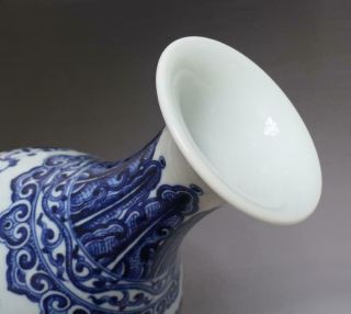 RARE OLD CHINESE BLUE&WHITE PORCELAIN PEAR - SHAPED VASE WITH QIANLONG MARK (E171) 5