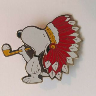 Vintage 1972 Snoopy Native American Indian Chief Pin Peace Pipe Peanuts