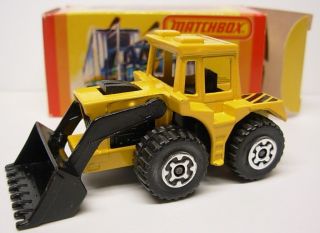 Matchbox Superfast,  29 Shovel Nose Tractor,  Yellow Body,  Blk Scoop,  Caterpillar