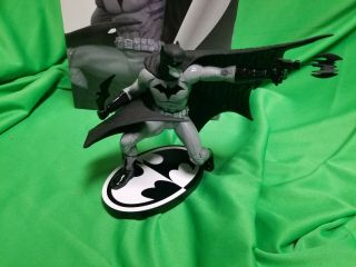 BATMAN BLACK & WHITE STATUE by FRANCIS MANAPUL Sculpted CLAYBURN MOORE 2