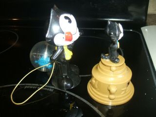 Felix the Cat Toys 2 of them trophy and ball in cup toy 3