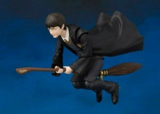 Harry Potter and The Sorcerer ' s Stone Harry Potter S.  H.  Figuarts 5