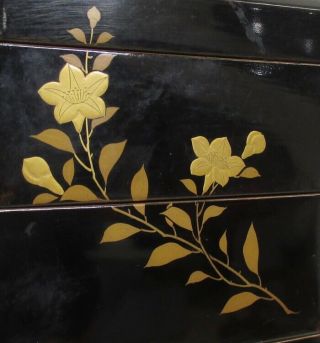 G467: Japanese tier of really old lacquered boxes JUBAKO with flower MAKIE 8