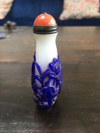 Chinese snuff bottle in white glass with deeply carved blue overlay of fish 4