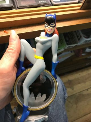 Batman The Animated Series Batgirl On Batsignal Statue DC Direct TAS Bruce Timm 3