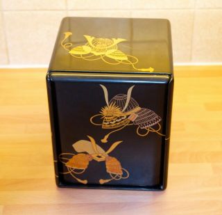 Vintage Japanese Lacquered Jewellery Box 3 Drawers Samurai Detail