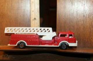 Vintage Tootsietoy Aerial Ladder Fire Truck 7 " Diecast And Plastic