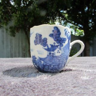 Antique Chinese 18thc Qianlong Blue And White Coffee Can / Cup