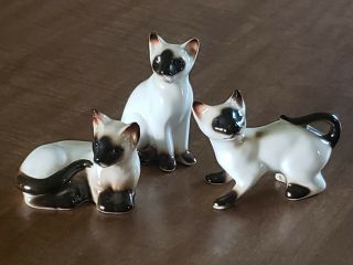 Vintage Enesco Set 3 Porcelain Ceramic Siamese Cats Blue Eyes Made In Korea