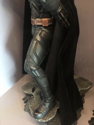 Sideshow Batman The Dark Knight Premium Format Figure Statue (cape)