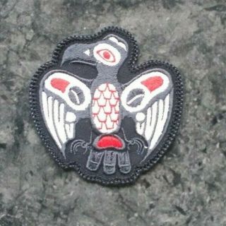 CROW PATCH RAVEN TOTEM POLE STYLE IRON ON TO SEW ON EMBROIDERED PATCH AP30 5