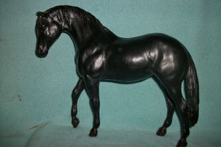 Breyer Traditional Vintage Foundation Stallion - Black With Dark Brown Hooves