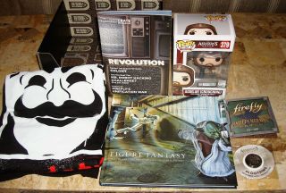 Loot Crate December 2016 Revolution Theme Box Assassin 