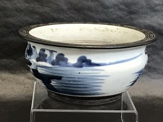 Antique Chinese export blue and white porcelain bowl,  19th Century. 4