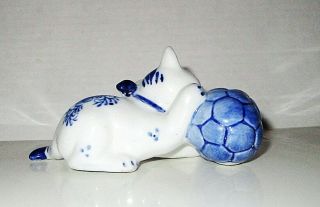 Vintage Blue and White Porcelain Cat with Ball Figurine 5