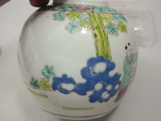 A CHINESE PORCELAIN BULBOUS JAR AND COVER WITH FIGURES 20THCENTURY 4