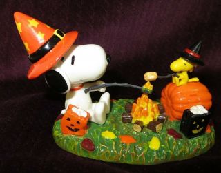 Dept 56 Peanuts " Roasting And Toasting " Figurine - Halloween - Snoopy & Woodstock
