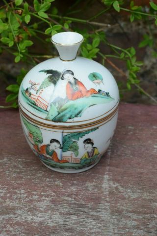 Chinese Porcelain Lidded Pot with ladies in garden Republic period (1912 - 1949) 3