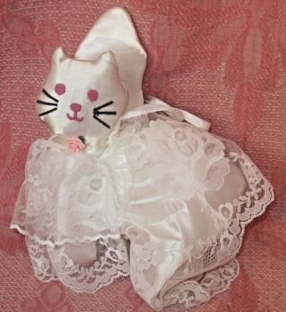 Shabby White Satin & Lace Angel Pussy Cat Kitten Kitty Ornament Figurine