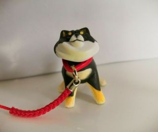 Shiba Sanpo Black Shiba Resisting Leash Shiba Inu Dog Capsule Toy Figure