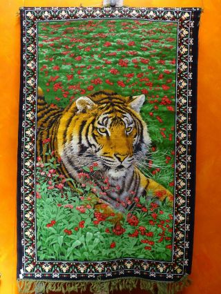 Vintage Chinese Fabric Wall Hanging Of An Asiatic Tiger 134 Cm X 88 Cm Fringing