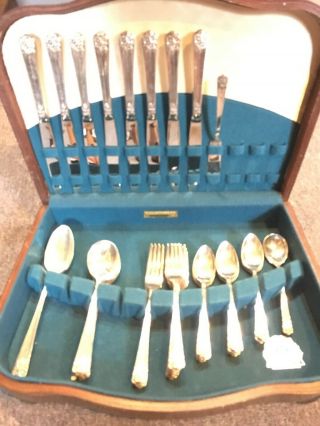 Wm.  Rogers Mfg Rogers April Silverplate 47 Pc Daisy & Chest