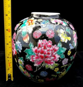 Chinese Antique Famille Rose Porcelain Vase With Mark 6