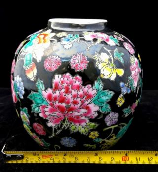 Chinese Antique Famille Rose Porcelain Vase With Mark 7