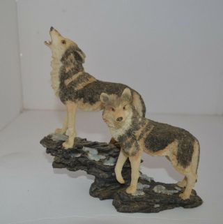 Howling Wolf On A Rock Wolves Figurine Wild Life Decor Statue (6289l)