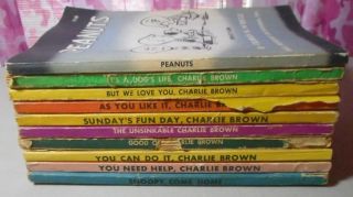 Set of 10 - Vintage 1960s - Peanuts by Charles Schulz - BOOKS 2