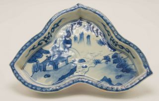 Unusual Chinese 18/19th C Century Blue And White Footed Dish