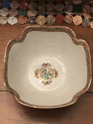 Antique Chinese Export Rose Medallion Scalloped Bowl 10” Circa 1840 - 1880