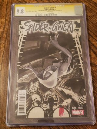 Cgc Ss 9.  8 Spider - Gwen 1 Conquest Black White Edition Signed By Hughes 1st Day