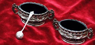 PAIR SOLID SILVER SALTS,  BIRMINGHAM 1911 SYDNEY & CO.  40GRMS WEIGHT 5