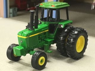1/64 Ertl John Deere 4430 Tractor W/ Duals