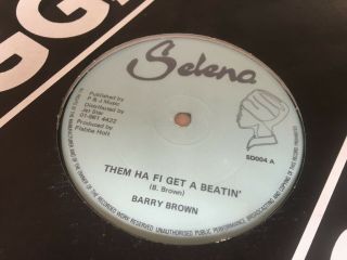 Barry Brown - Them Ha Fi Get A Beatin 