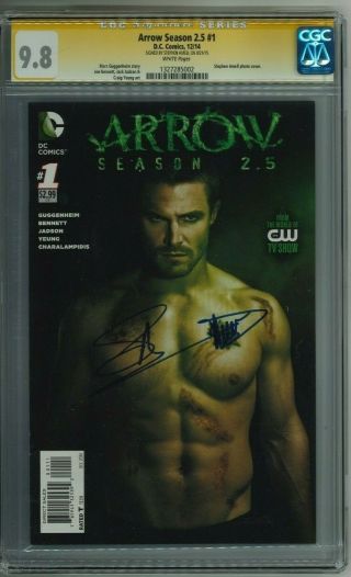 Arrow Season 2.  5 1 Cgc Ss 9.  8 Stephen Amell Signed Photo Cover