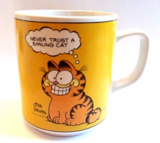 Vintage 1978 Garfield " Never Trust A Smiling Cat " Enesco Mug